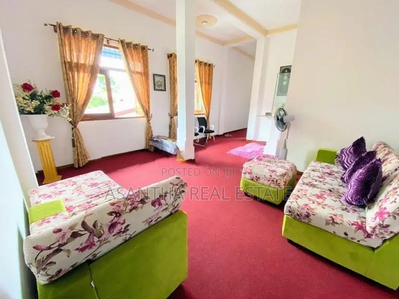[ASM12] Luxury House with Swimming Pool for Sale at Thalawathugoda