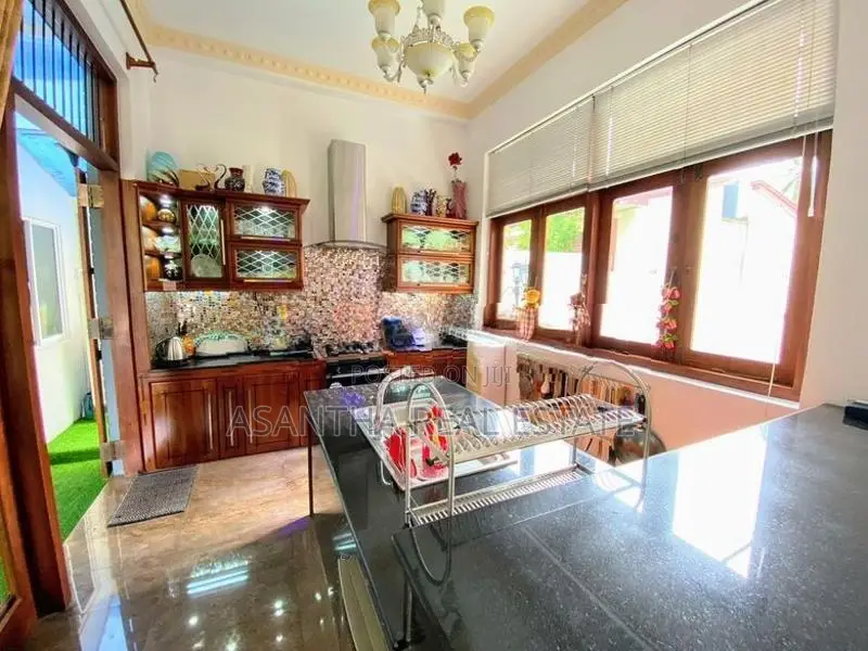 [ASM12] Luxury House with Swimming Pool for Sale at Thalawathugoda