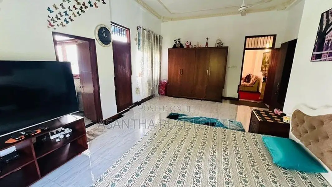 [ASM12] Luxury House with Swimming Pool for Sale at Thalawathugoda