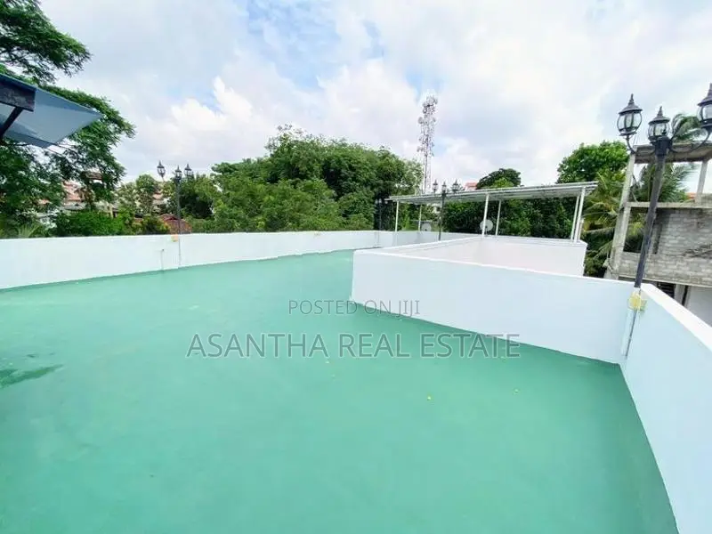 [ASM12] Luxury House with Swimming Pool for Sale at Thalawathugoda
