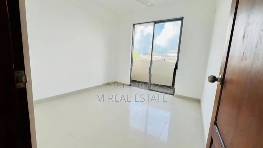 03 Bedrooms Luxury New Apartment Sale In Wellawatte, Colombo 06
