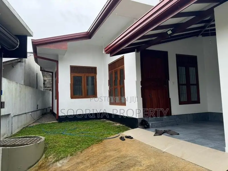 Near Town Brand New House for Sale in Piliyandala