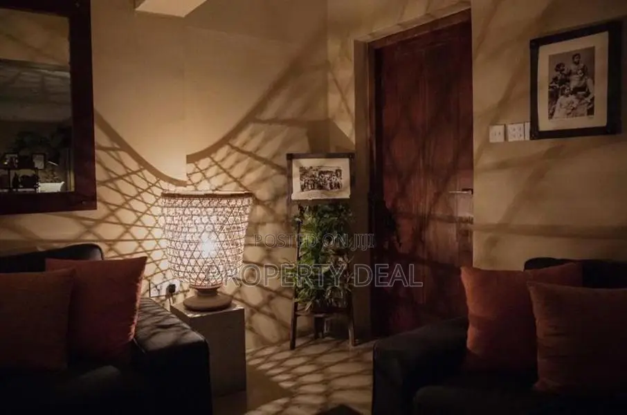 Luxury Furnished House for Sale in Colombo 5 - PDH50