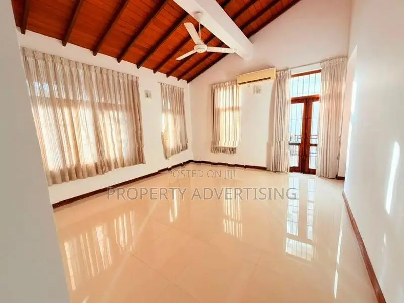 Battaramulla Wickramasinghapura Luxury House for Sale in Prime Locatio