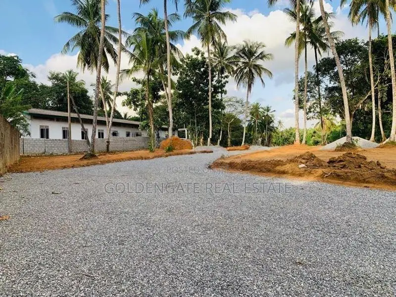 Valuable Land for Sale Near the Kandy Road in Yakkala