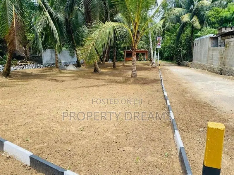 Valuable Residential Land Available Athurugiriya
