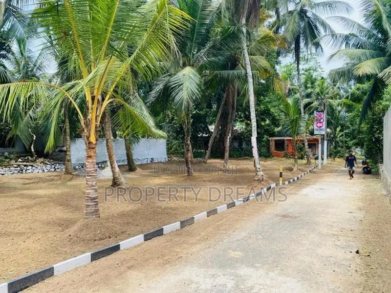 Valuable Residential Land Available Athurugiriya