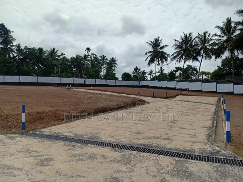 Bandaragama - Uyanwatta Leak Facing Land for Sale