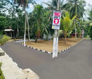 Beautiful Land in a Peaceful Convenient Location Athurugiriya