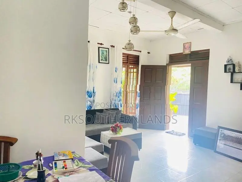 House for sale in Athurugiriya