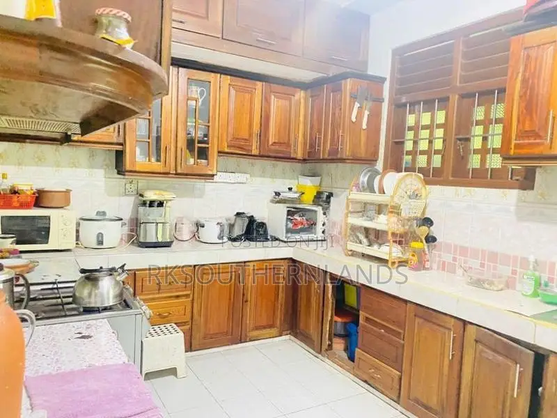 House for sale in Athurugiriya