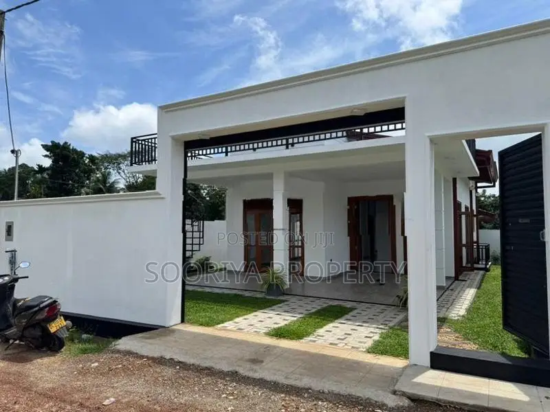 Super Luxury Brand New House for Sale in Bandaragama