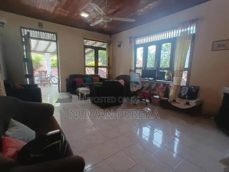 Piliyandala Kotagedara junction house for sale .
