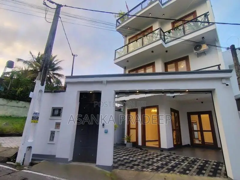 500m to Maharagama Brand New Three Storey Luxury House for Sale(jxzzMr