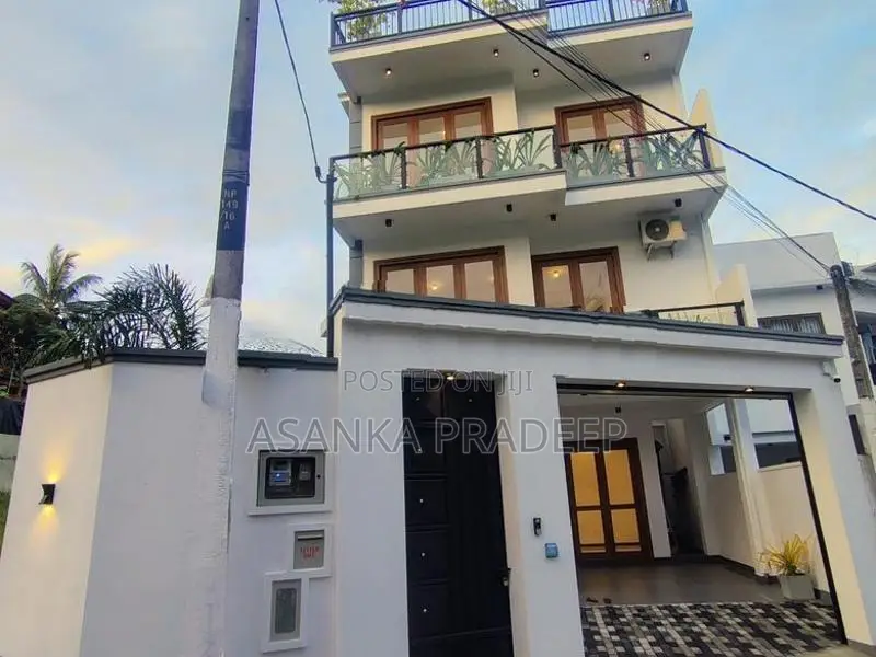 500m to Maharagama Brand New Three Storey Luxury House for Sale(jxzzMr