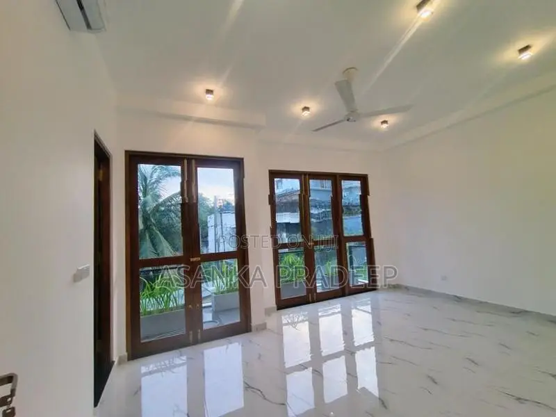 500m to Maharagama Brand New Three Storey Luxury House for Sale(jxzzMr