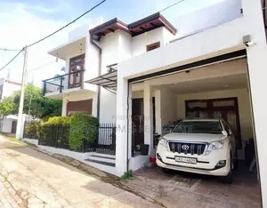 Luxury Modern 4-Bedroom House for Sale in Mattegoda