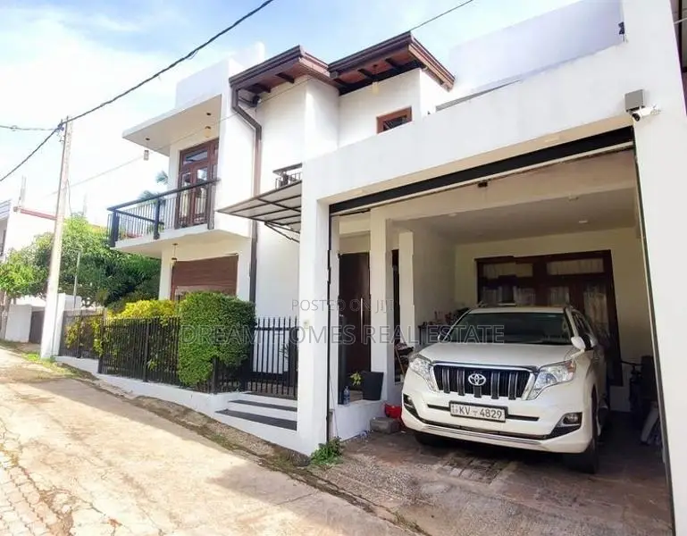 Luxury Modern 4-Bedroom House for Sale in Mattegoda
