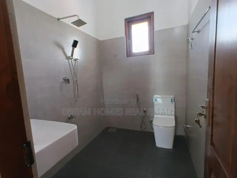Brand New Luxury Modern Home for Sale in Kesbewa