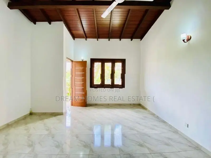 4 Bedroom House for Sale – Hokandara