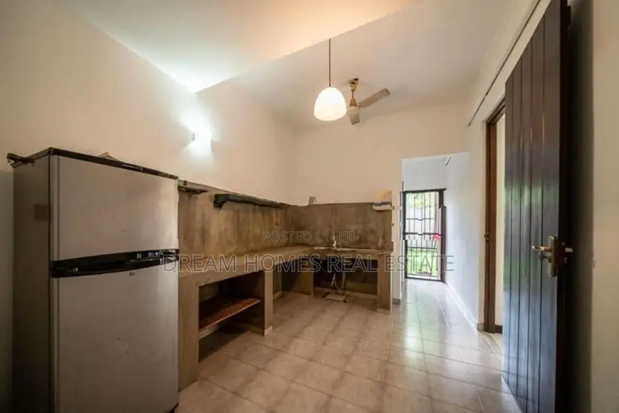 4 Bedroom House for Sale – Werahera, Boralesgamuwa