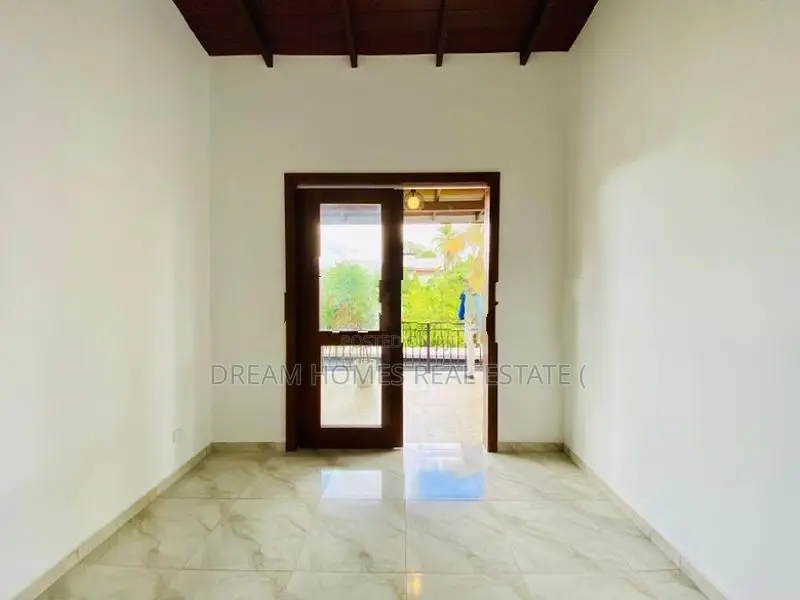 4 Bedroom House for Sale – Hokandara