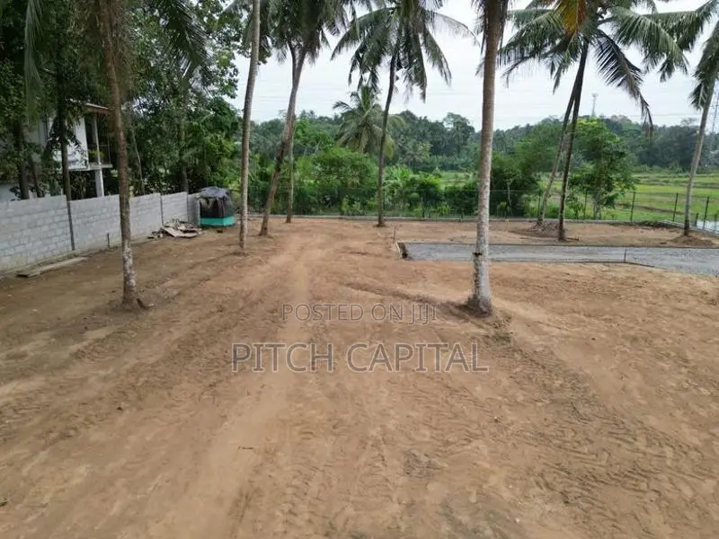 සුන්දර වෙල්යායකට මුහුණලා වටිනා ඉඩමක් විකිණීමට අතුරුගිරිය
