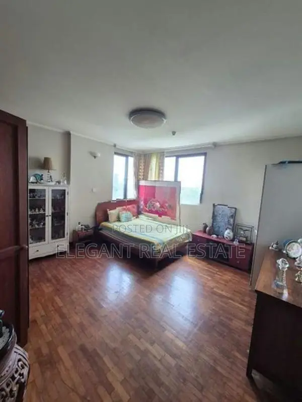 Royal Park - 04 Bedroom Apartment for Sale in Rajagiriya (A4321)
