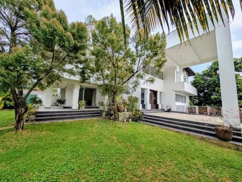 Luxury Multi-Storey Residence for Sale Halgahadeniya