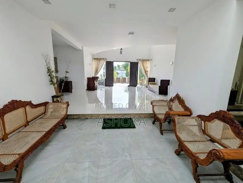 Luxury Multi-Storey Residence for Sale Halgahadeniya