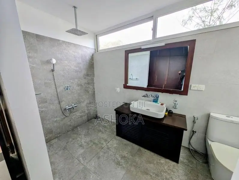 Luxury Multi-Storey Residence for Sale Halgahadeniya