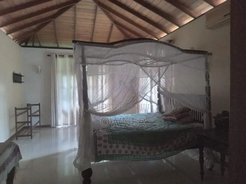 Luxury Room for Rent in Thalawathugoda