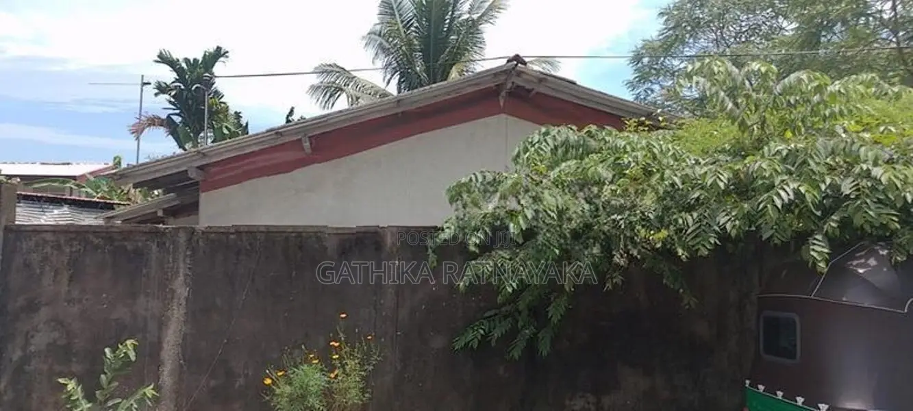 Commercial Land with House for Sale in Godagama