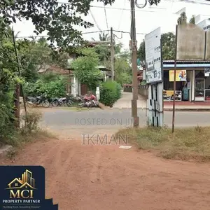 Land for Sale (ගනේමුල්ල පාරට මායිම්ව)