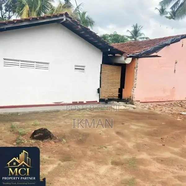 Land for Sale (ගනේමුල්ල පාරට මායිම්ව)