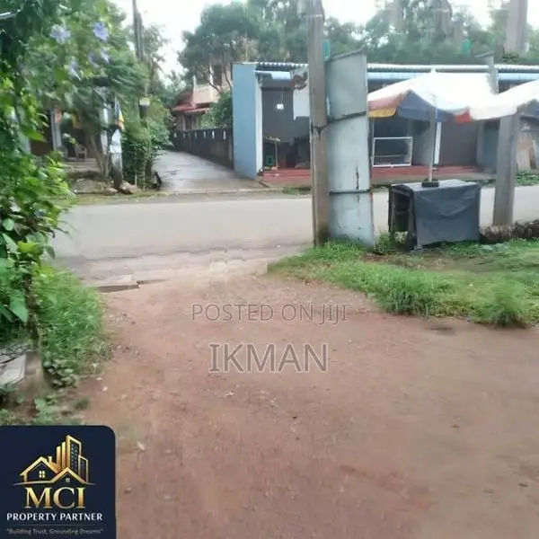 Land for Sale (ගනේමුල්ල පාරට මායිම්ව)