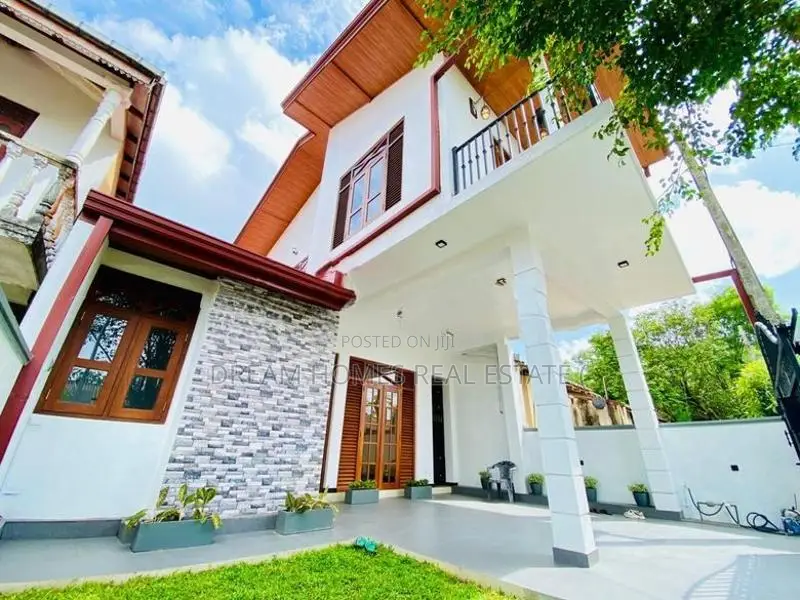 Home for Sale in Athurugiriya – Millennium City Heartland