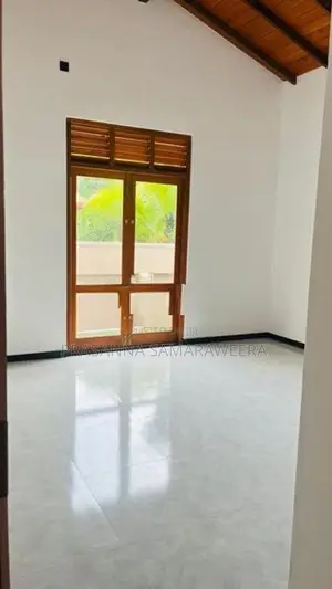 New solid super luxury 1 Story House-piliyandala kottawa rd