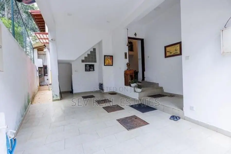 Three Storey House for Sale in Talawatugoda Hokandara road