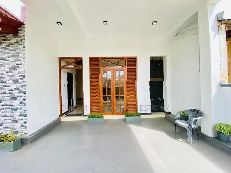Home for Sale in Athurugiriya – Millennium City Heartland