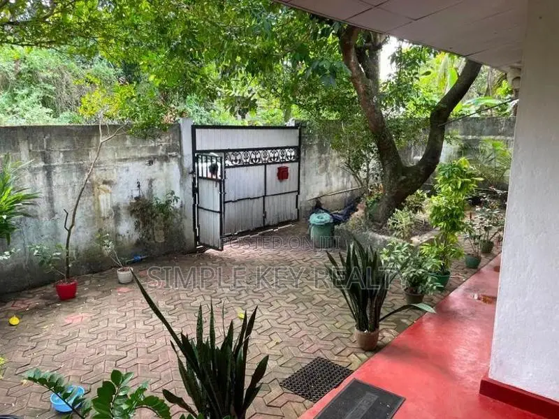 Maharagama 10 Perched Land with Single Stored House for Sale