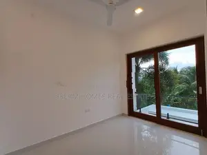 3 Story Luxury House - Piliyandala