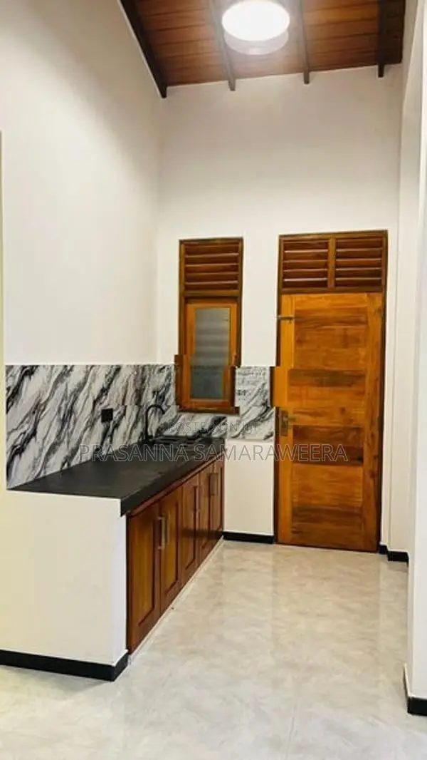 New solid super luxury 1 Story House-piliyandala kottawa rd