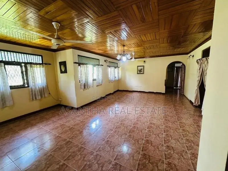 03 Bed 02 Bath Upstair Unit for rent at Agulana Moratuwa