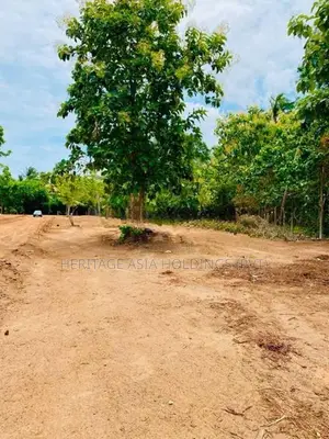 අනුරාධපුර කුට්ටම් පොකුණ ආසන්නයෙන් සින්නක්කර බිම් කොටස්