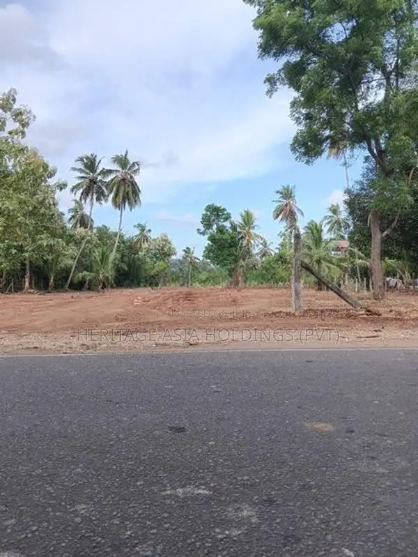 අනුරාධපුර අවටින් සින්නක්කර බිම් කොටස්