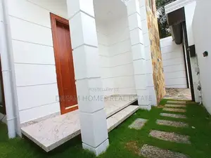 3 Story Luxury House - Piliyandala