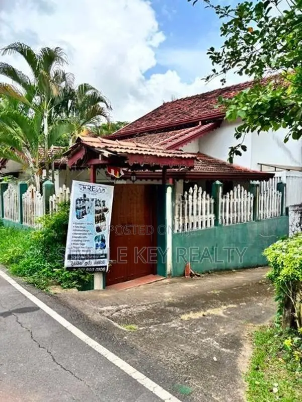 Valuable Land with House for Sale in Gampaha Yakkala