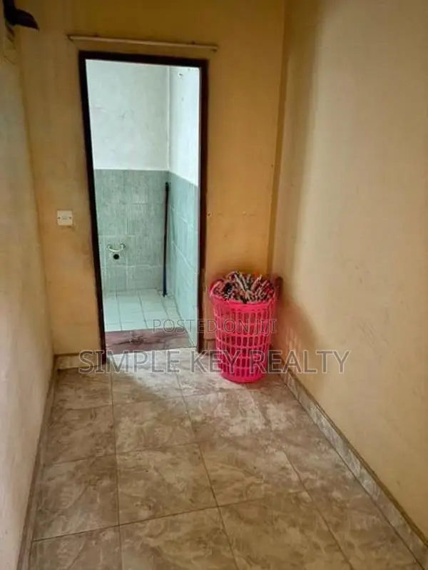 Valuable Land with House for Sale in Gampaha Yakkala