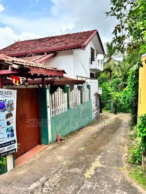 Valuable Land with House for Sale in Gampaha Yakkala